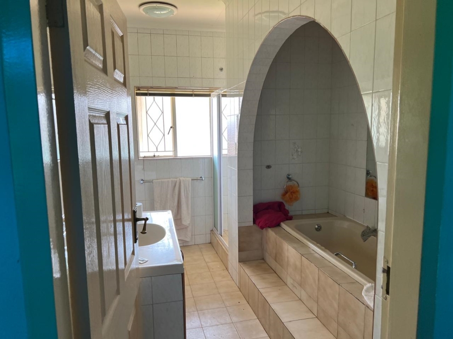6 Bedroom Property for Sale in Cashan North West